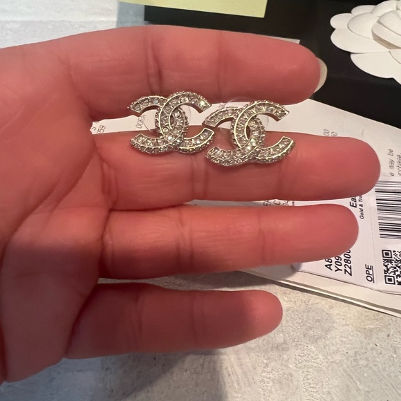 Chanel - Picture 3 of 8